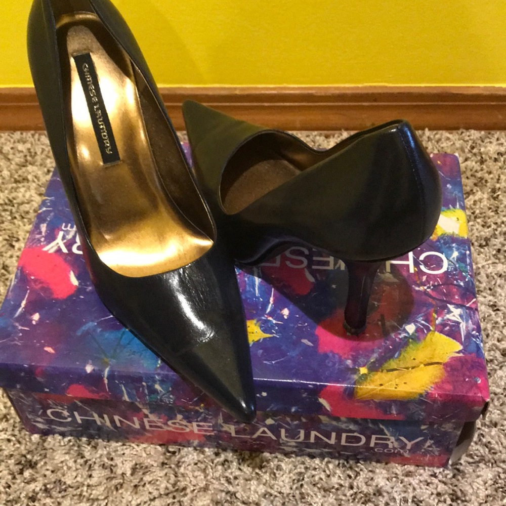 Chinese laundry navy blue heels